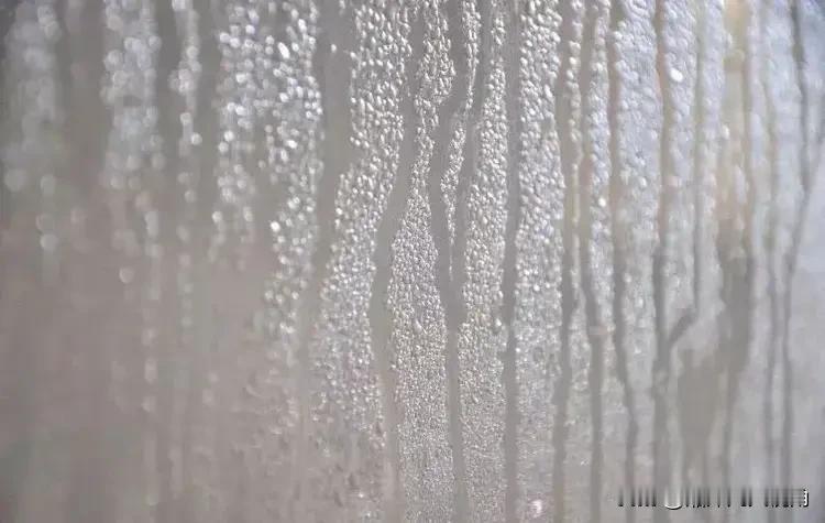 受够了南风天，今晚这场大降温来得太及时了！
湖南这几天都是连续的晴朗，今天白天温