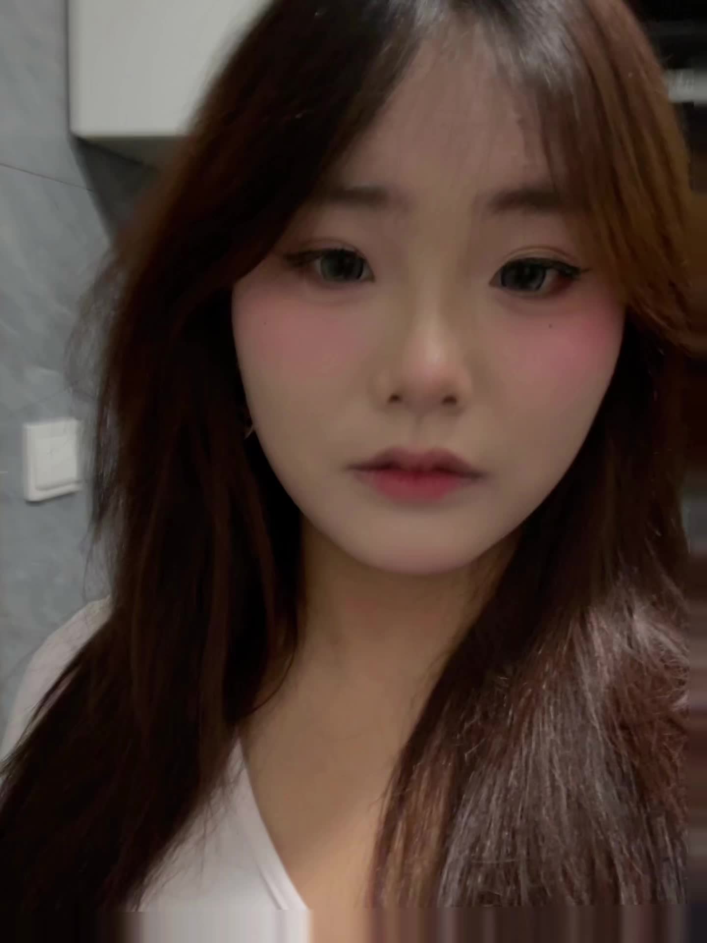 我总是很喜欢拍照，想把某一刻记录下来，有些东西转瞬即逝，谁都留不住，无...