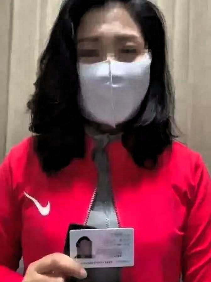 这可真是典型的人傻钱又多”！2024年，北京一53岁大妈，被北大博士男友骗 走足