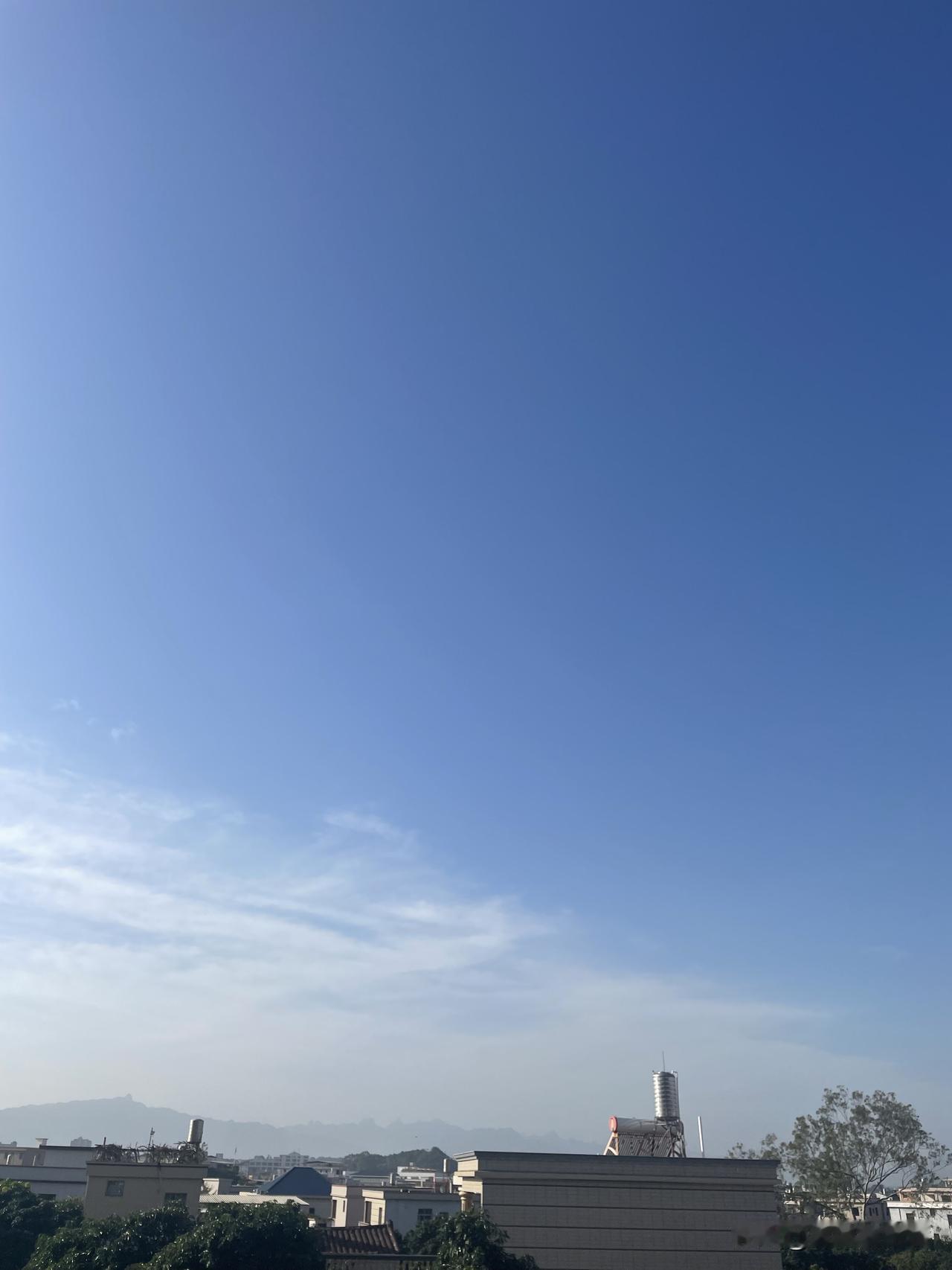 居然还有这种大姐！一女子，三十多岁，找了一个25岁的大学生小伙，大姐当时看小伙长