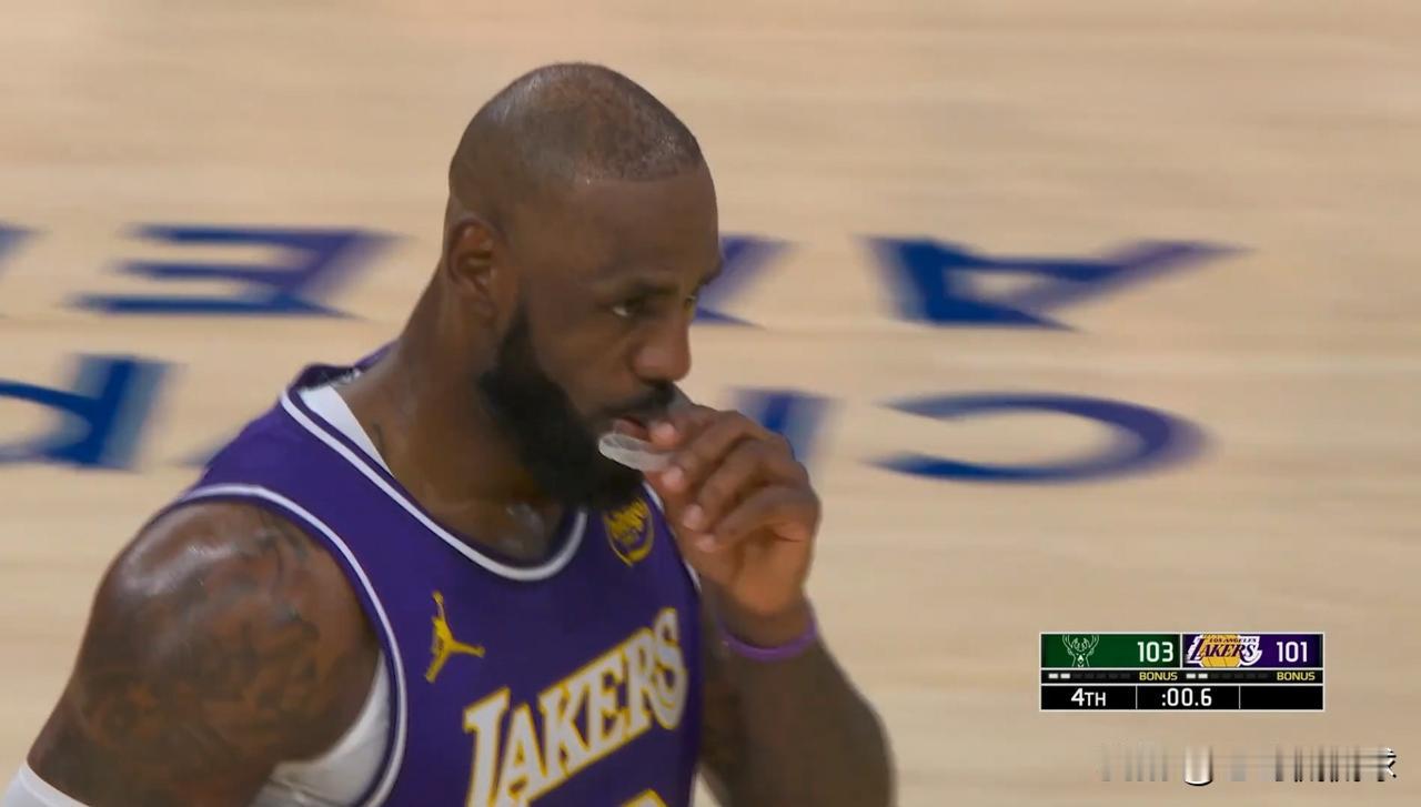 湖人超级球星詹姆斯真是倾其所有了！虽然今天湖人在主场以101：105惜败于雄鹿，