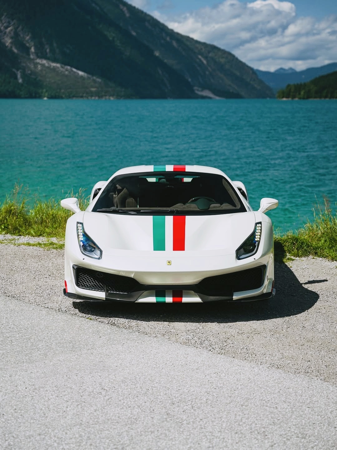 Ferrari 488 Pista Spider   搭载3.9L V8发动机 