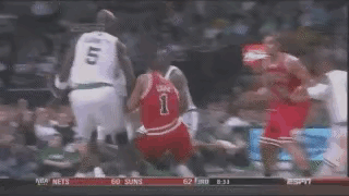 罗斯借力打力的这一球实在难度太大了。罗斯职业生涯一共也没用过几次！
当时罗斯持球