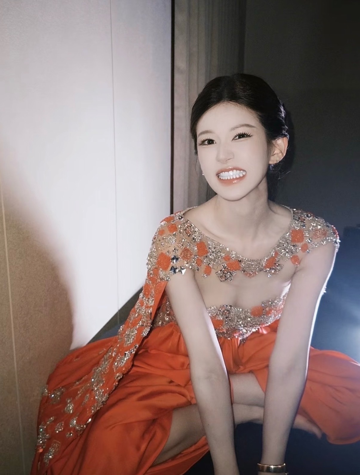 红衣的神赵露思 /Vogue出发图 /许我耀眼 现实版