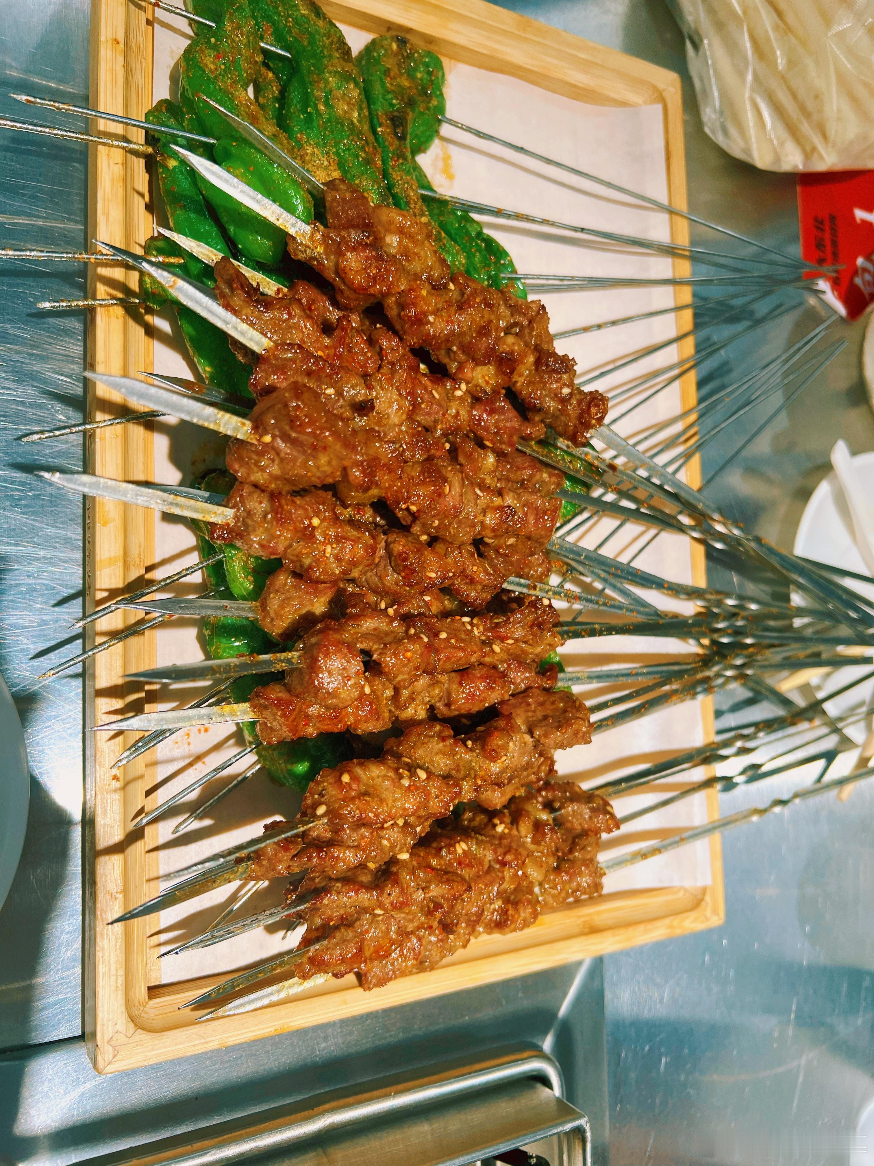 白天股市吃肉，晚上饭桌吃肉