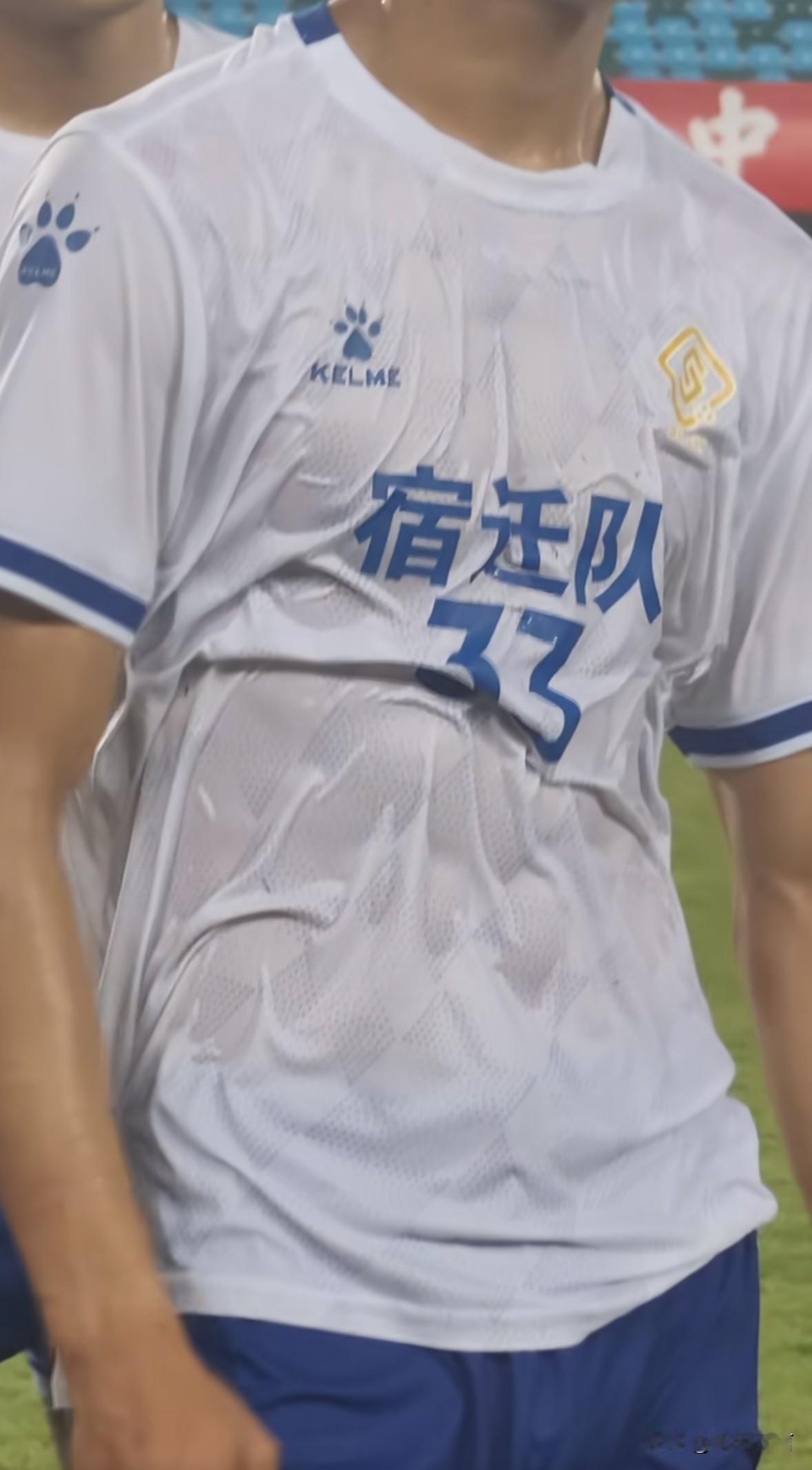 “苏超”这次表现亮眼，现在已经不在乎输赢了，而且球员们赛场上拼搏的狠劲让网友破防