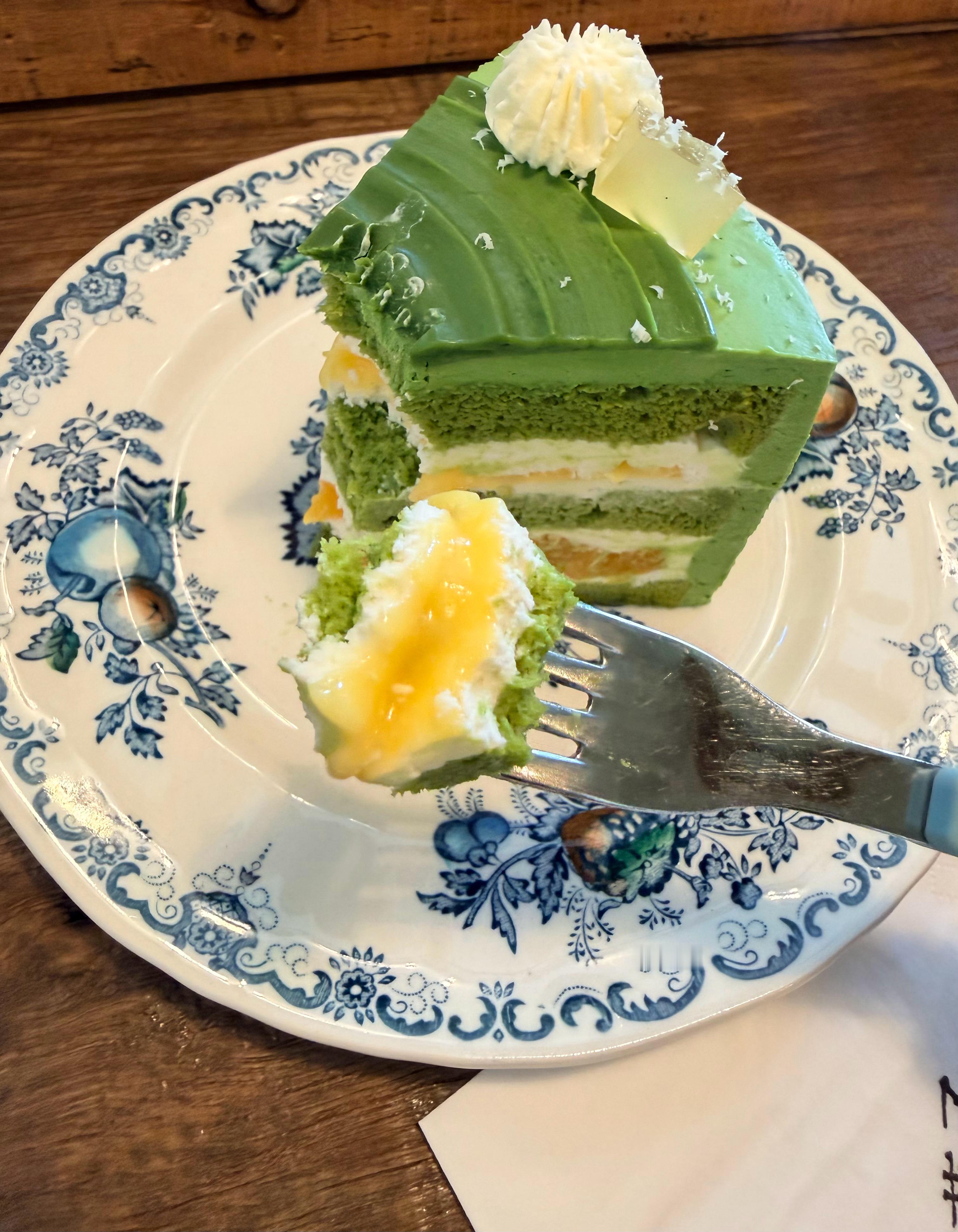 抹茶柑橘柚子蛋糕🍰中间这层柚子柠檬凝乳酸得我痛苦面具🎭都出来了！ 