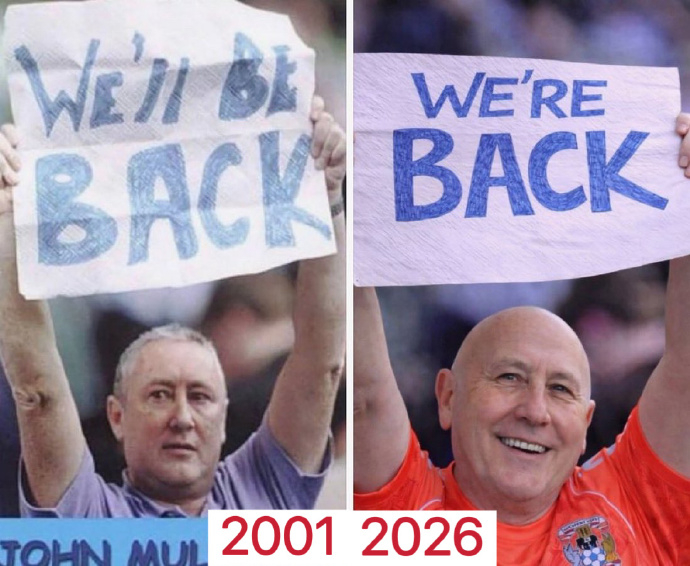 考文垂时隔25年重返英超 2001年英超创始俱乐部考文垂降级，一名考文垂球迷举着