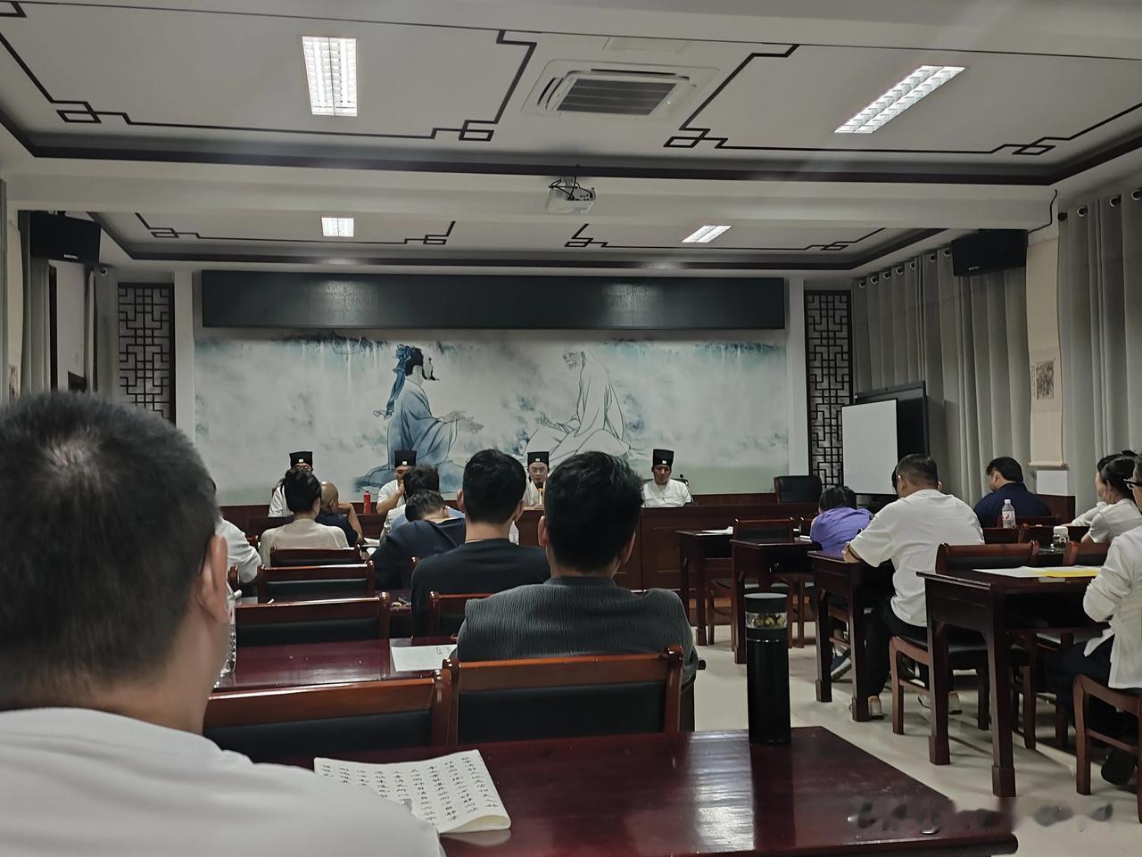 来茅山道院旅修一段时间，偶尔出来放空一下也很好