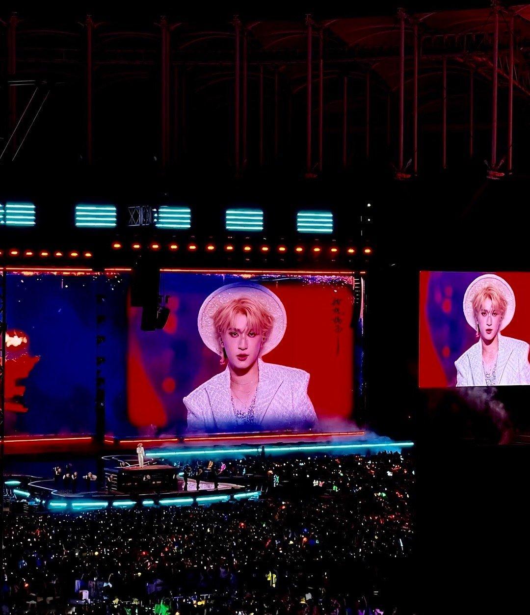 大屏的神，完全巨星来的…严浩翔金发爱豆王