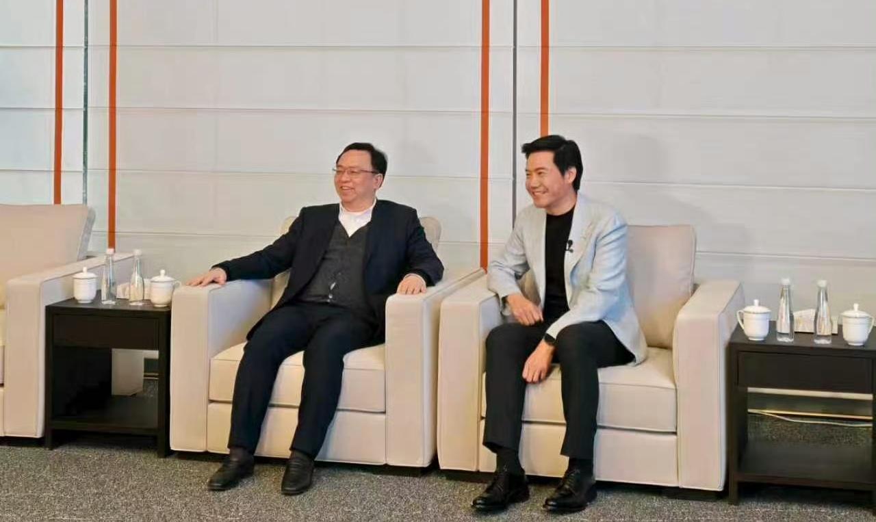 新一代小米su7发布会，王传福现身，信号太明显了，会不会出场呢？
雷军和比亚迪的