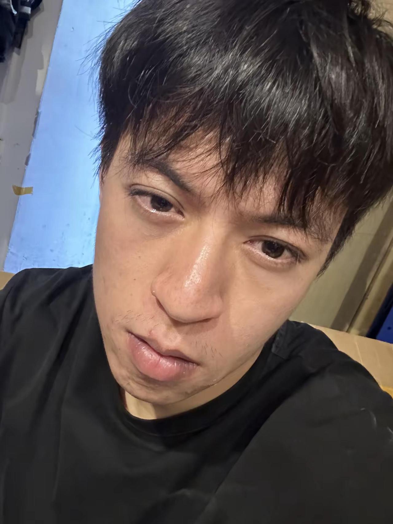 原相机普通人。其实每个男孩子长得都还可以的，只是不会打扮而已