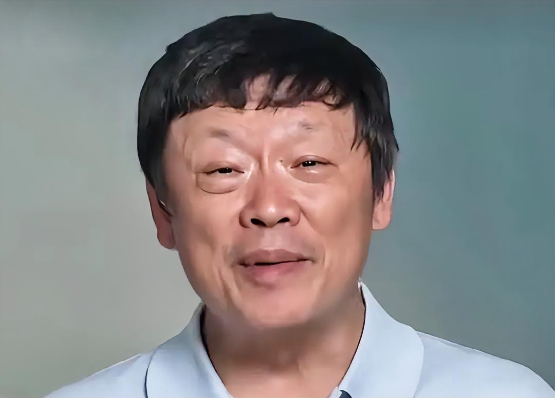 胡锡进10月29日深夜发文，称对“康平县某中学筛查肺结核病，多名学生共用同一个针