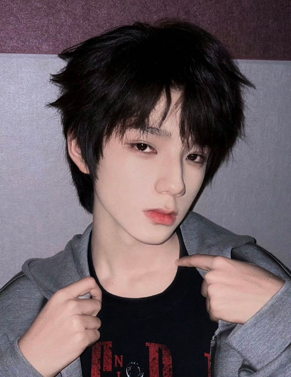 橹穆浙江跨晚双人舞台我接 当“穆祉丞”和“TF四代”并列出现，橹穆双人舞台就成了