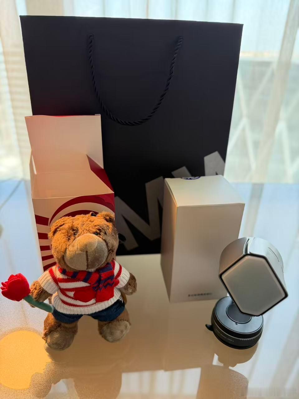 宝马之夜来啦！期待今晚的新世代新车们，今天是一个盛大大聚会了，伴手礼这个小熊好可