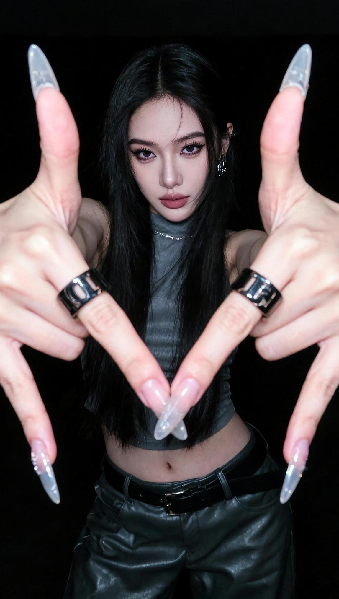 “好好监视我 以后文案说的都是你.”