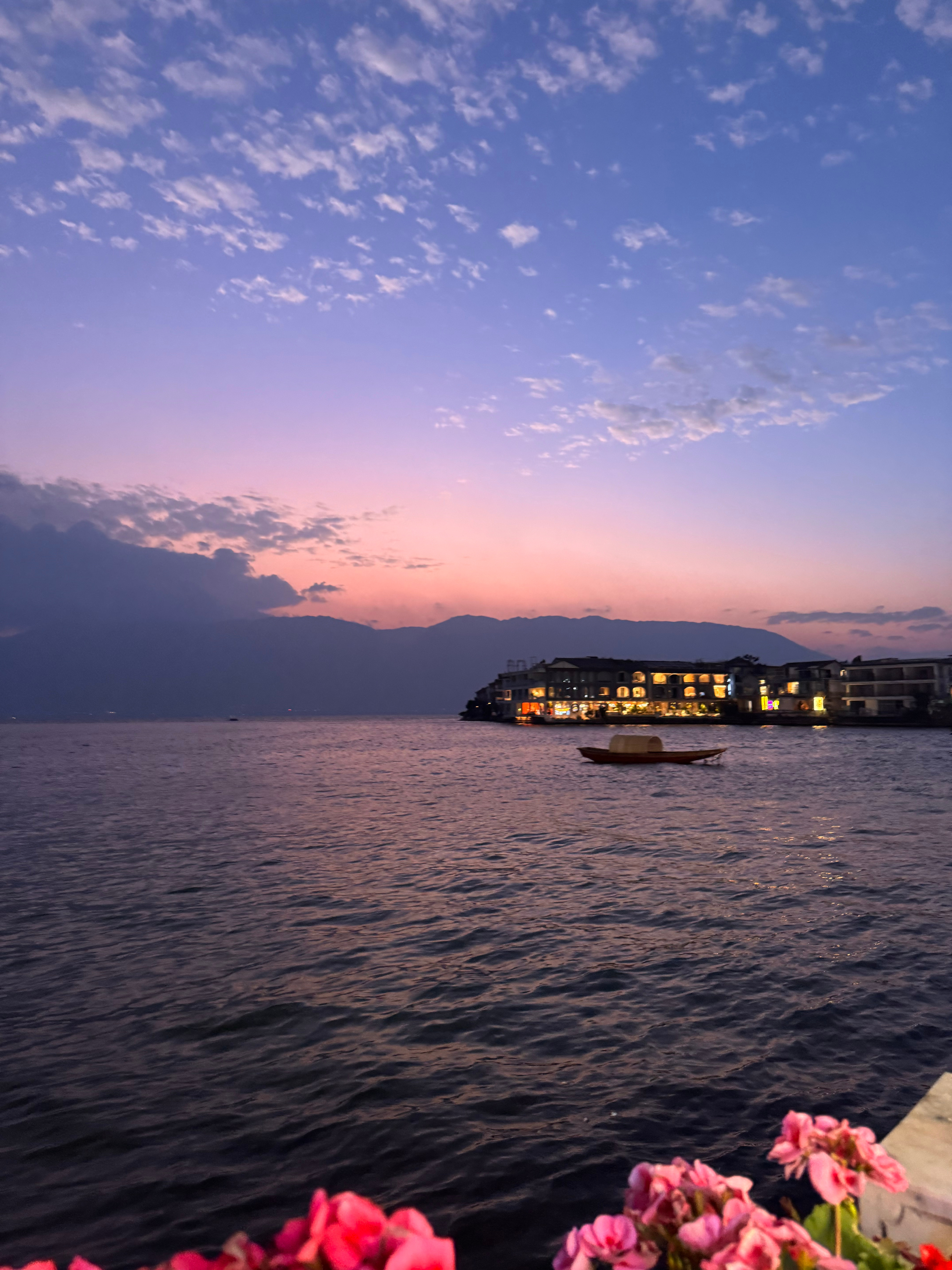 超幸运的看到了美丽的落日和烟花🎆！！！ 