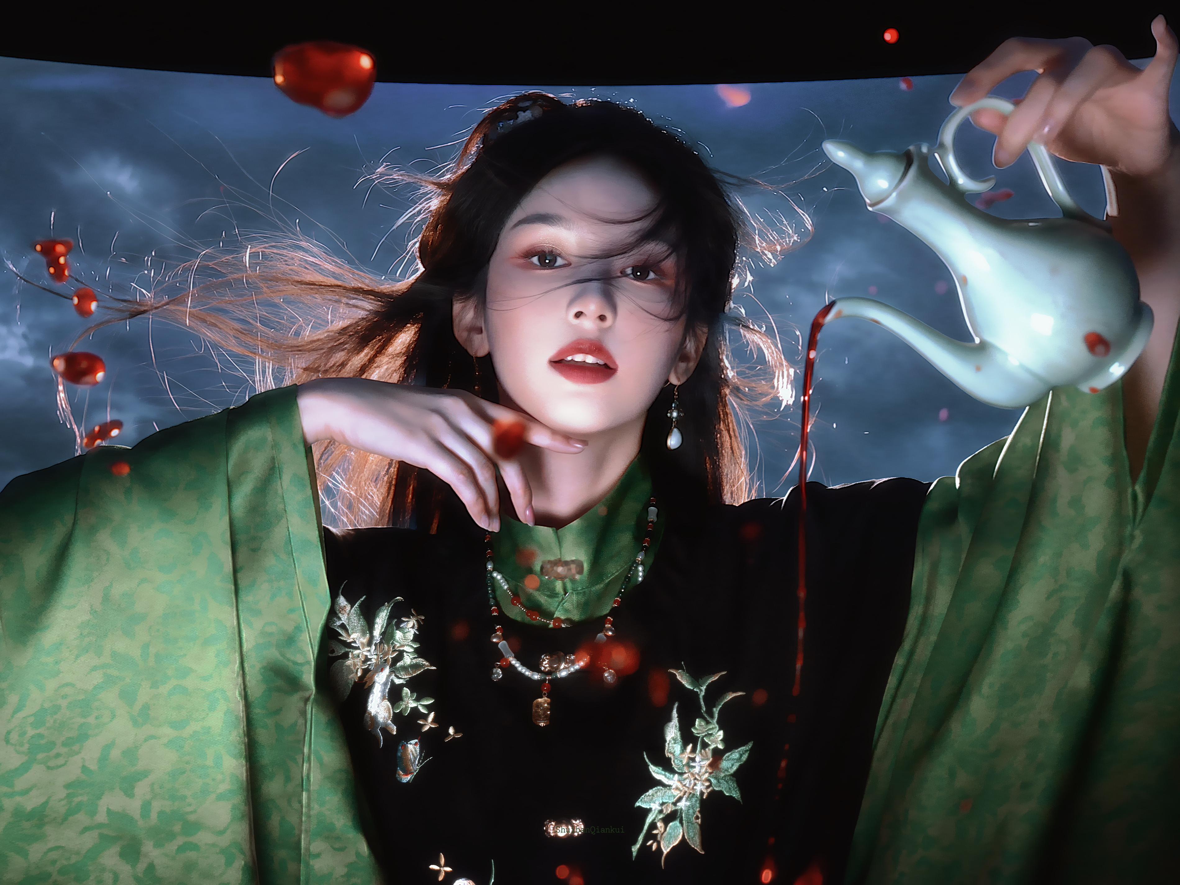 阴天的时候，骨头里有人敲门，是你吗。 ​​​