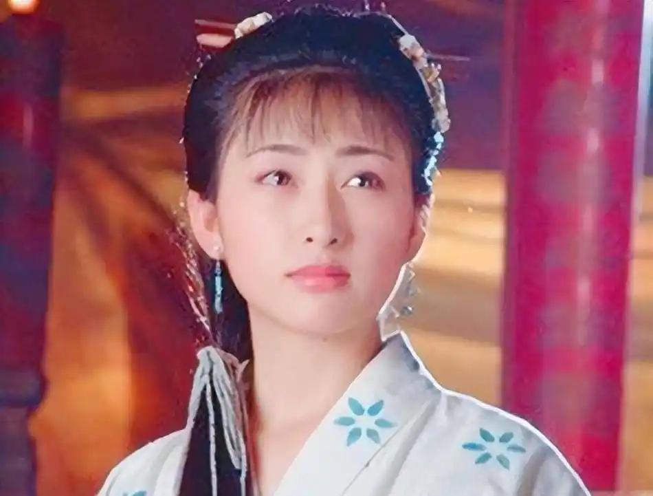 她曾是军艺校花，被张铁林抛弃后，为何甘愿嫁给“臭名昭著”的他





主要信源