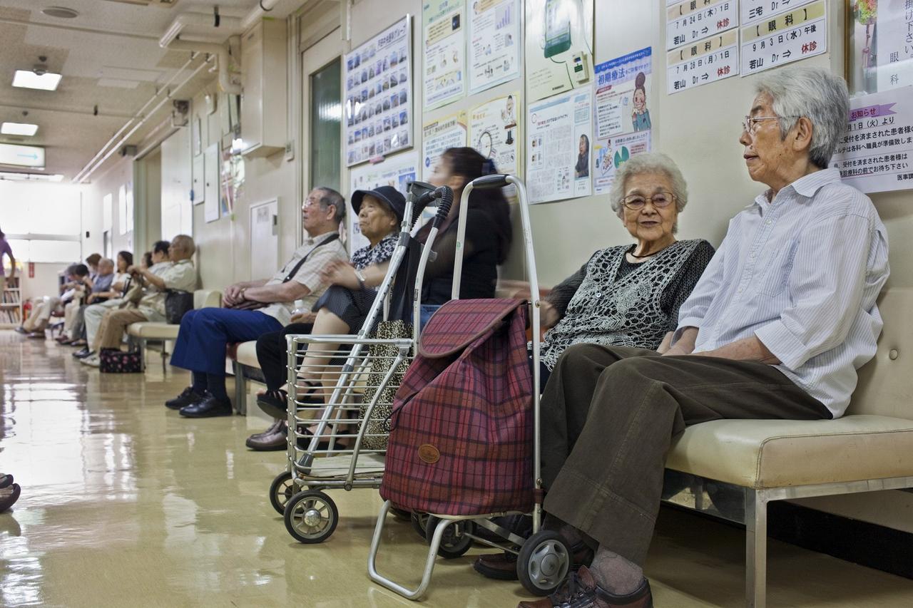 日本人已经“老” 成这样了？截至 9 月 1 日，全国百岁及以上老人突破十万大关