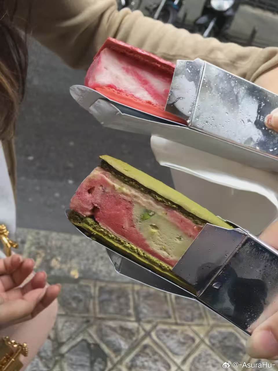 到底是什么吃商让你们都要吃冰淇淋了不买Amorino，都吃马卡龙了不买Pierr