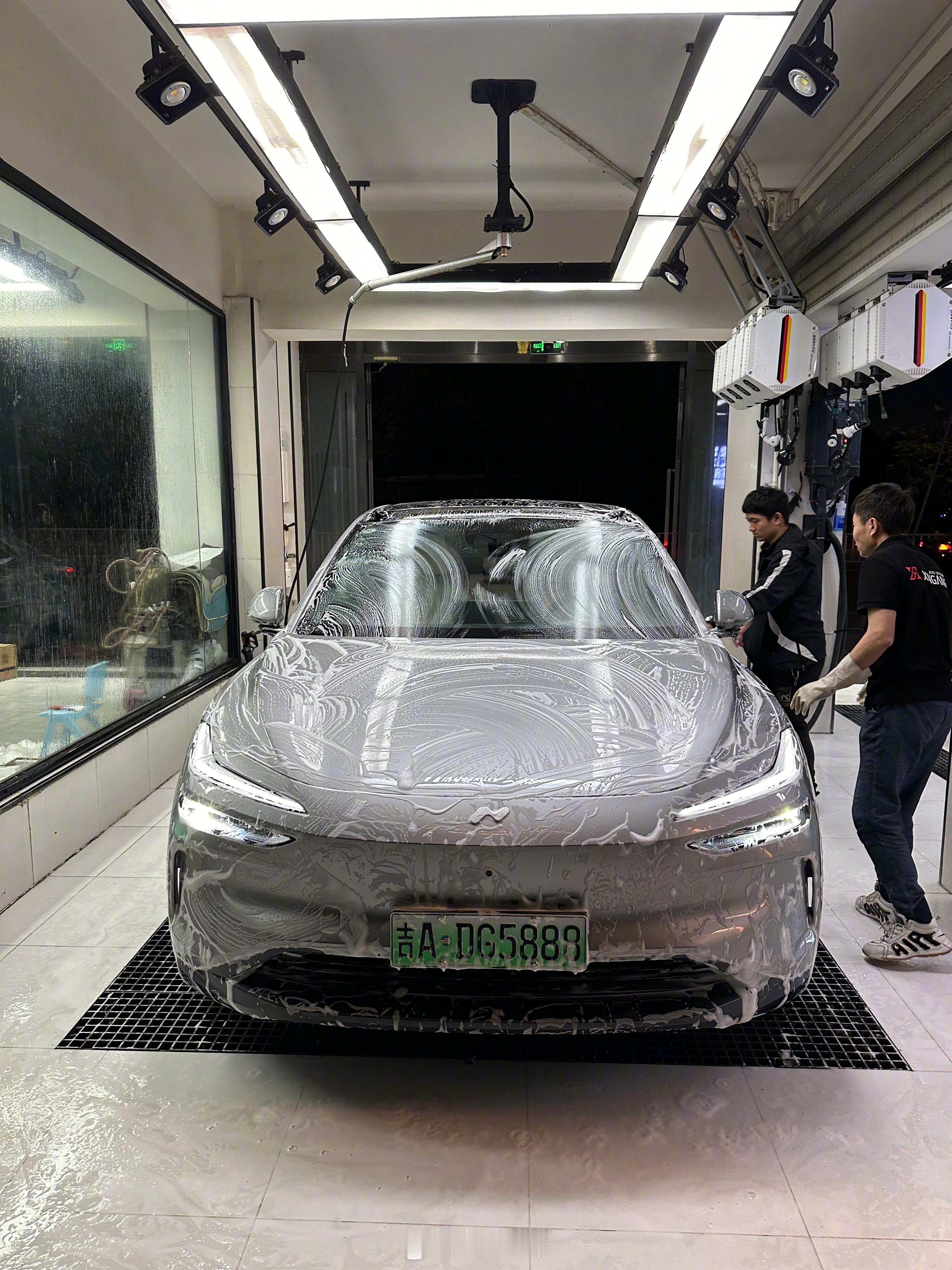 伊春这小虫也太多了，早上洗完车晚上还得洗。东北银很耐看，尤其是在阳光下！#东北电