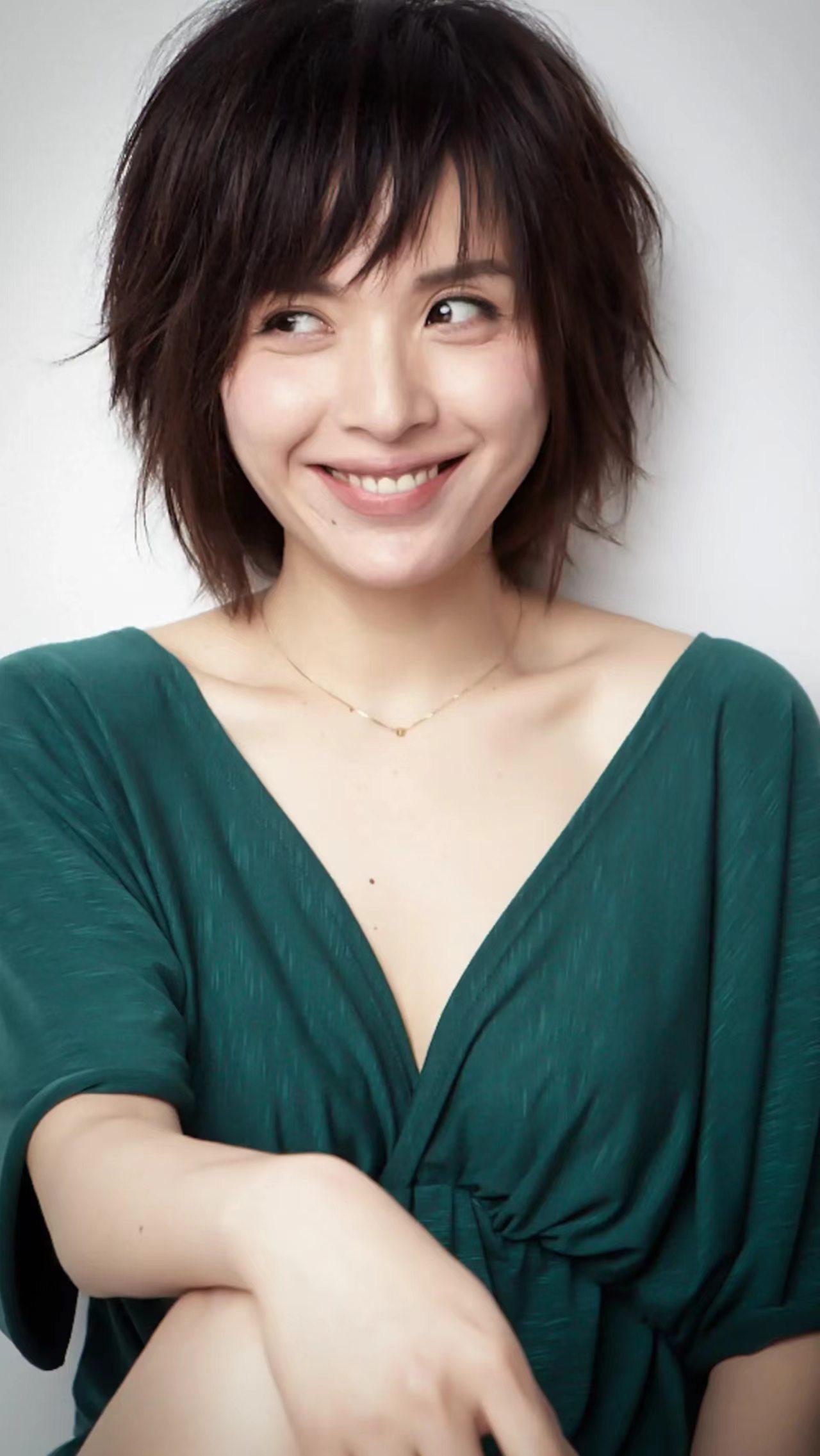 李佳，1977年生于云南，毕业于北京电影学院表演系，原总政话剧团演员 。2003