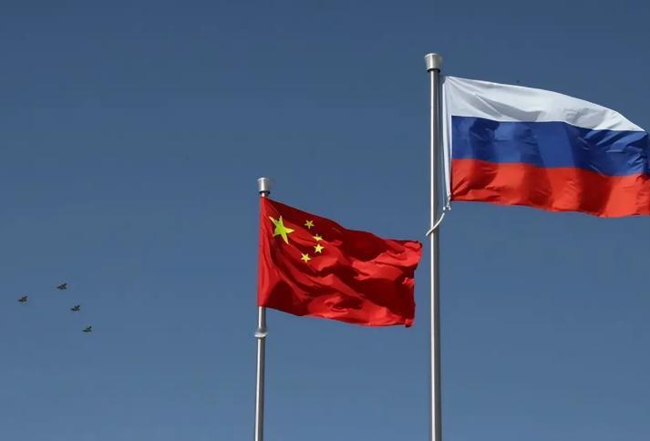 沙俄割走一百五十万平方公里，中国人记了一百多年，可今天，俄罗斯的油，中国的路；俄
