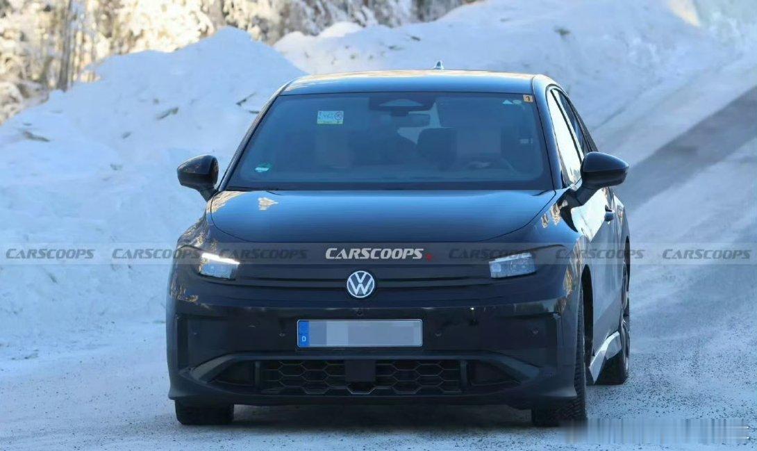 大众Polo的纯电动版本ID.Polo GTI路试谍照曝光，预计今年底上市。 虽