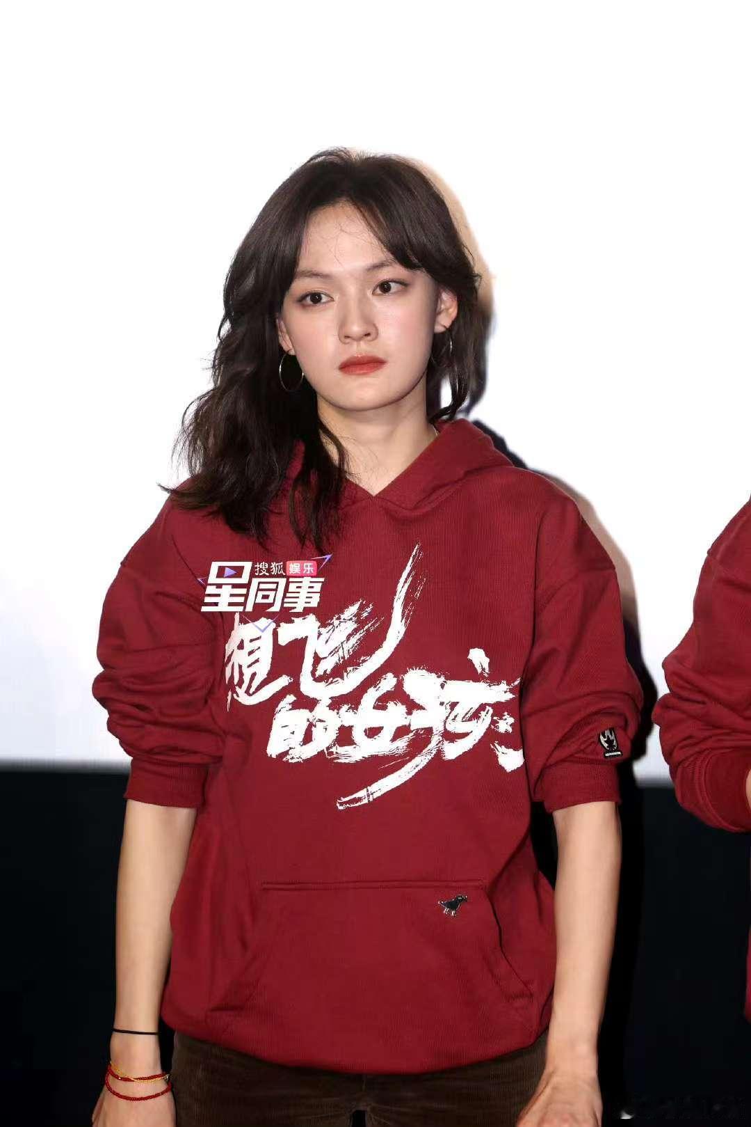 观众送文淇超大钻戒想飞的女孩北京首映礼 救命，被文淇在《想飞的女孩》首映礼的可爱