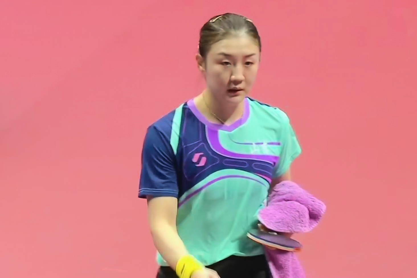 恭喜陈梦获得全运会铜牌🥉陈梦赛后签名一度写成了教练的名字