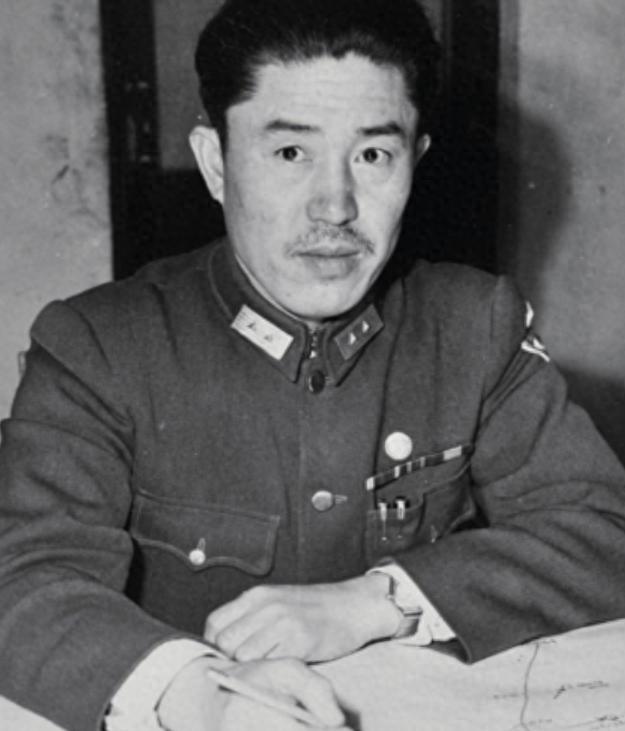 1954年毛主席宴请郑洞国，关心儿子近况，亲切问询你儿子现在的生活怎么样？
19