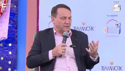 波兰副总理兼外长西科尔斯基今天（北京时间2月13日）接受采访时表示：“俄罗斯面临