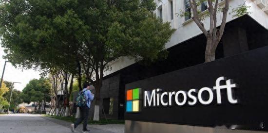 微软突然推了个“70岁退休计划”，但没说清到底谁走谁留，也没提会不会影响普通员工