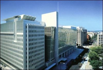 世界银行被武器化！他们对乌克兰援助已经超过了整个非洲大陆！
 
俄乌冲突持续背景