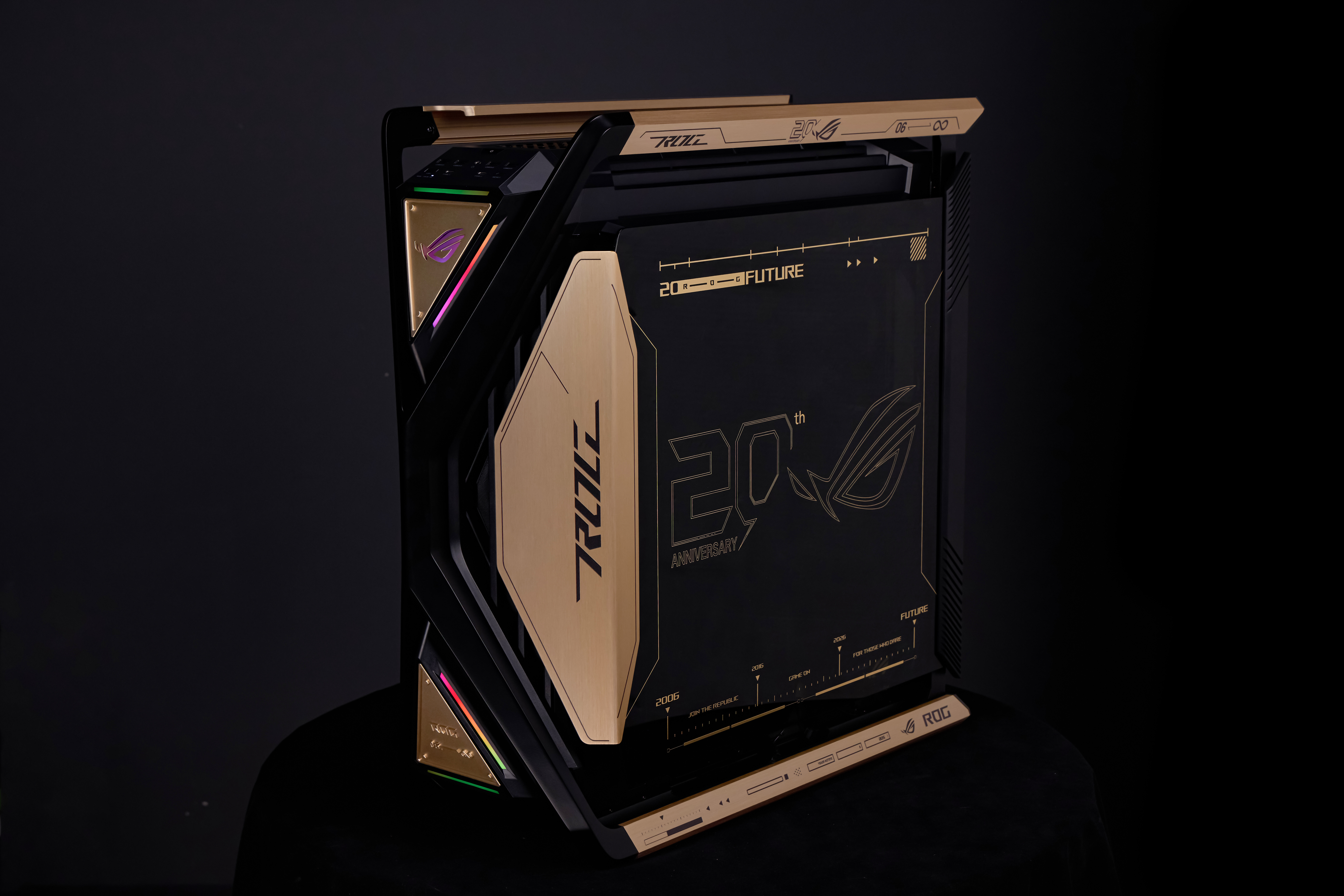 ROG 20周年全家桶客户，当时让华硕抽了几千个我们的门店码，最后只抽到一个名额