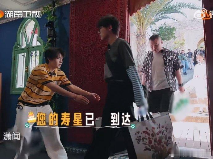 翟潇闻[超话]翟潇闻生日变中餐厅团宠 不得了，翟潇闻生日在《中餐厅》被合伙人们各