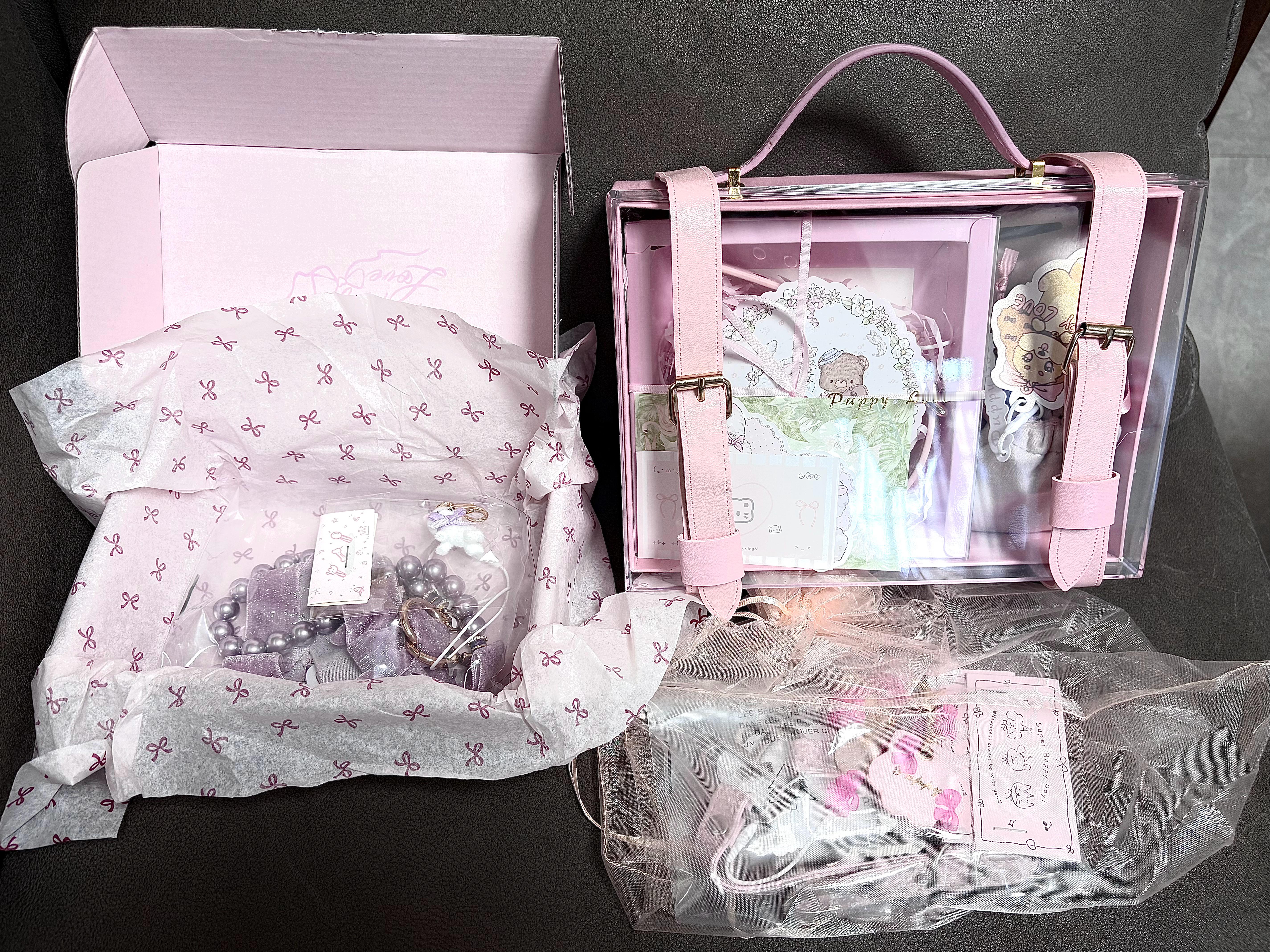 最近买了好多新衣服，到时候应该会出新的写真ps：下面的项圈手环真的很萌 ​​​