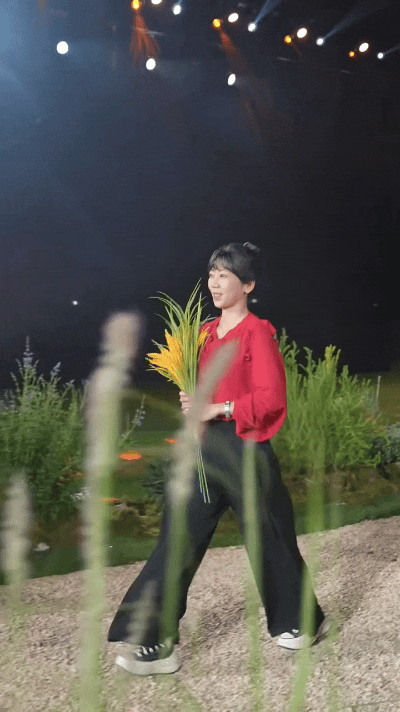 这个劳动节把秀场交给农民平时都是看明星艺人走红毯，这次看到新农人们带着质朴的笑容