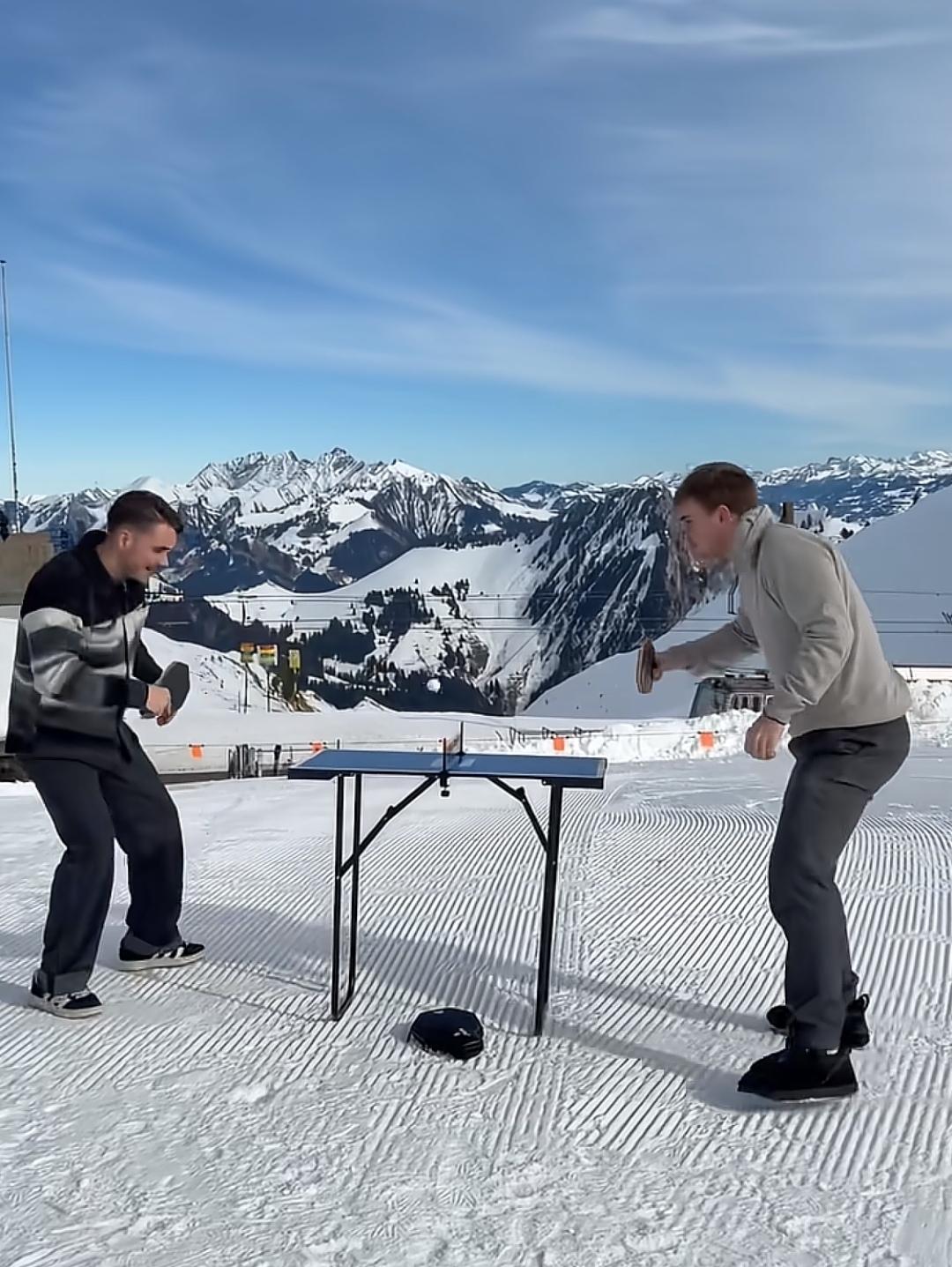 一个人的努力，全家人的托举。
莫雷加德的场外指导就是他的亲哥哥，小莫从小就朝是着