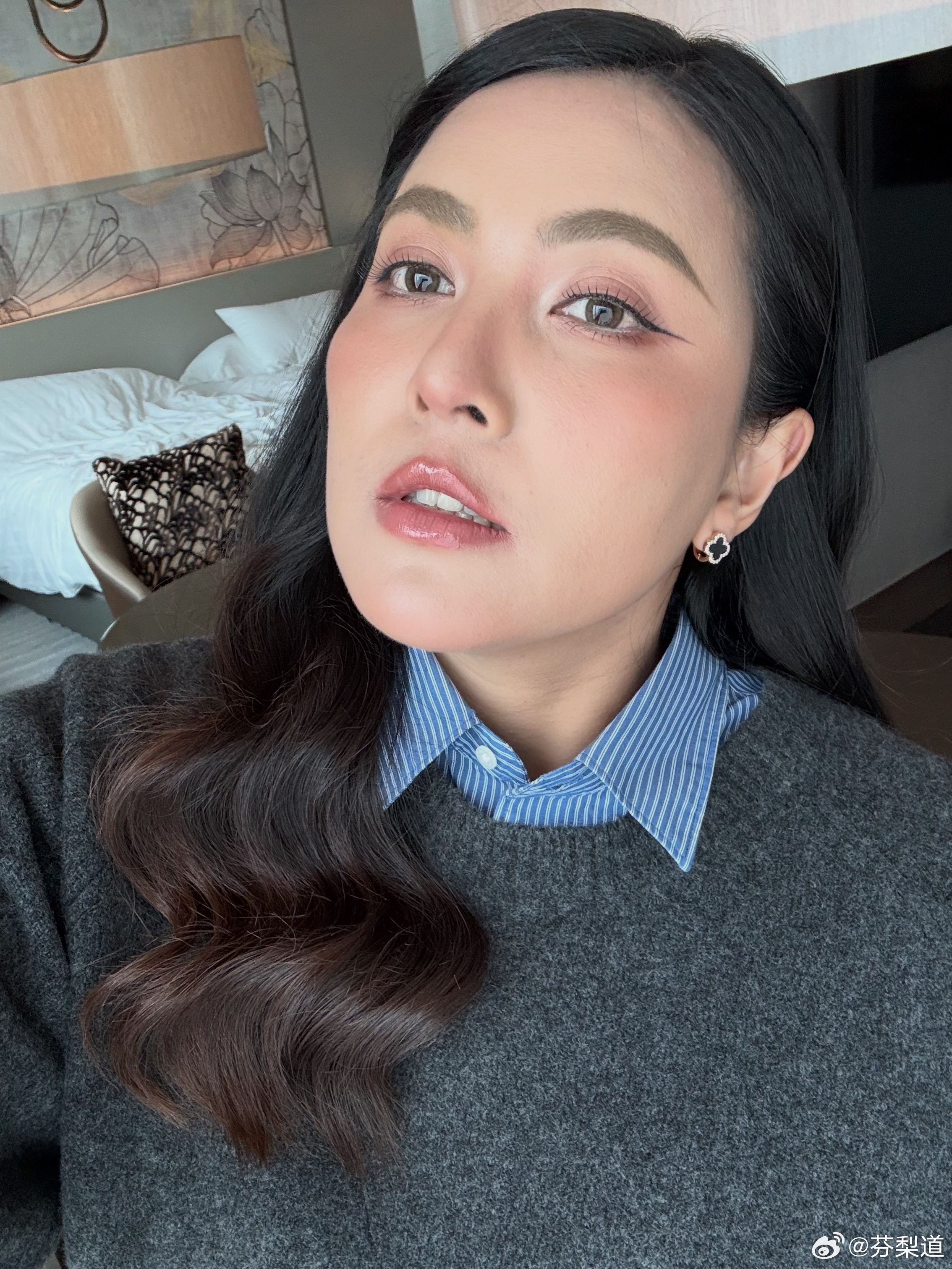 国际排坛动态泰国女排飞美国了。第一眼真就没看出来是谁……[笑cry] ​​​