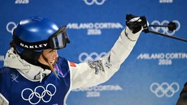 谷爱凌夺金之后，一个意想不到的人出现了。
 
这个人就是诺瓦克·德约科维奇，那个