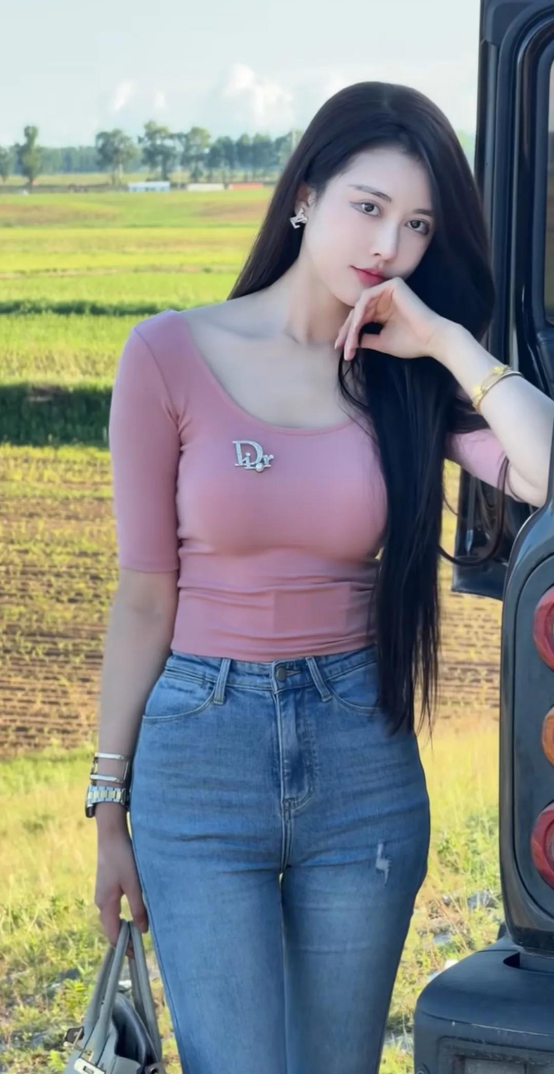 幸福不难 知足就好
今天很好 希望明天也是