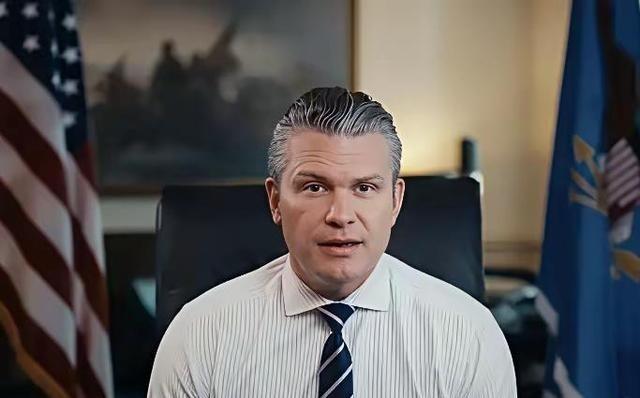 美国国防部长赫格塞思签署了一道让人头皮发麻的文件。从今以后，所有美军士兵，可以在