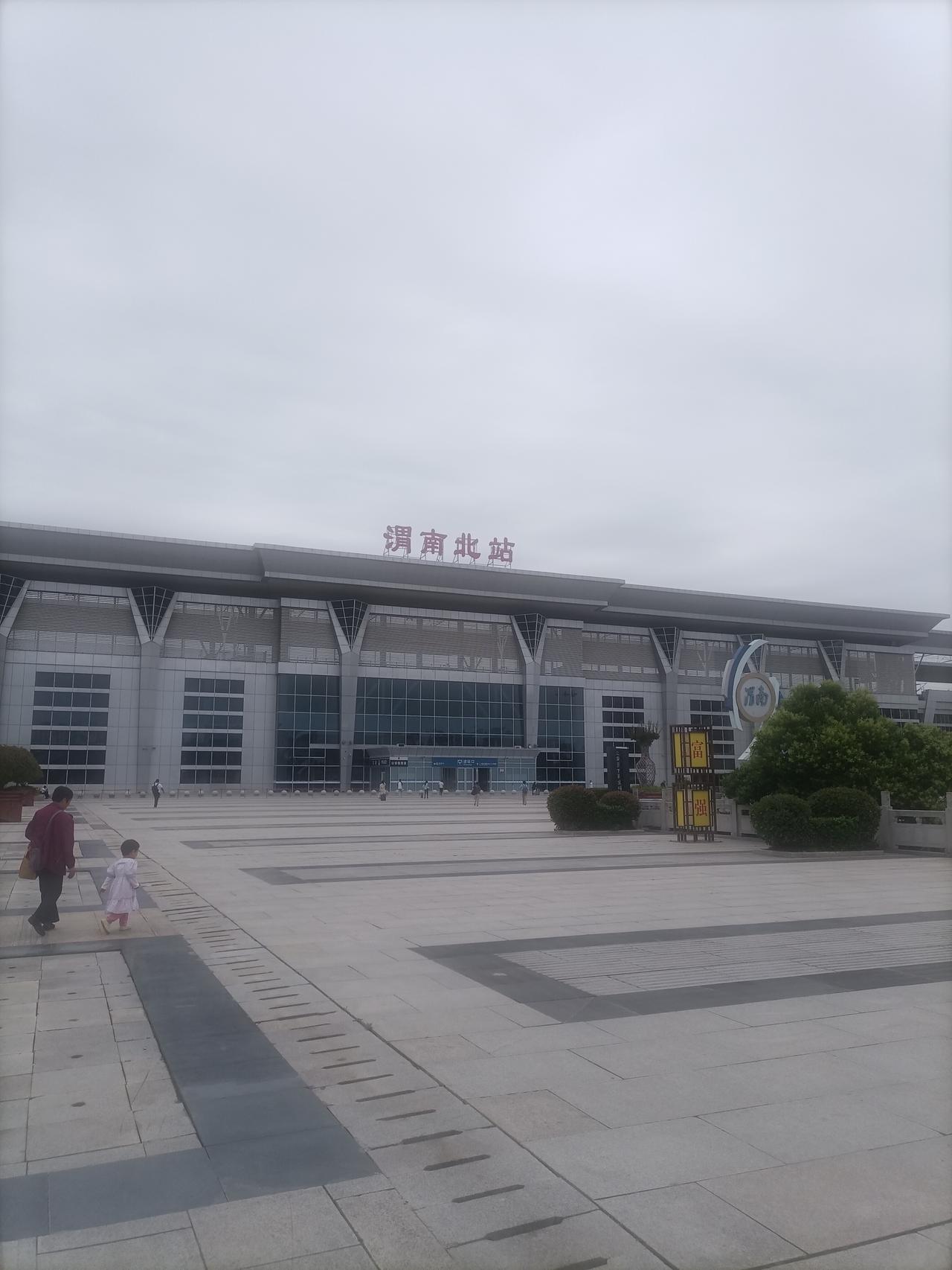 【人世间·葬礼上的相遇】真心话茶局
人生中的一些缘分是断不了的。但是，再次相遇缘