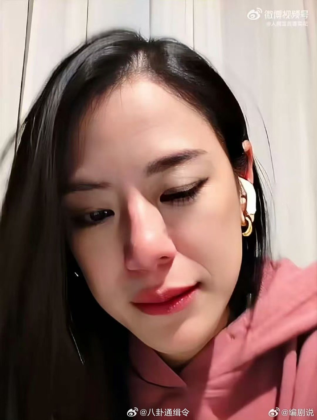 江语晨直播哭了成年人的委屈藏不住，江语晨直播落泪，诸多纠纷压在心头难以倾诉，格外
