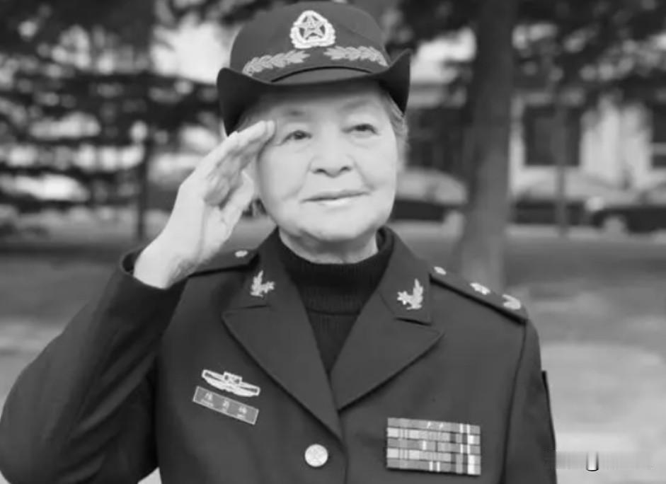 汶川地震发生后，成都军区某军长，猛地从凳子上站了起来，说道，简直是胡闹，她都八十