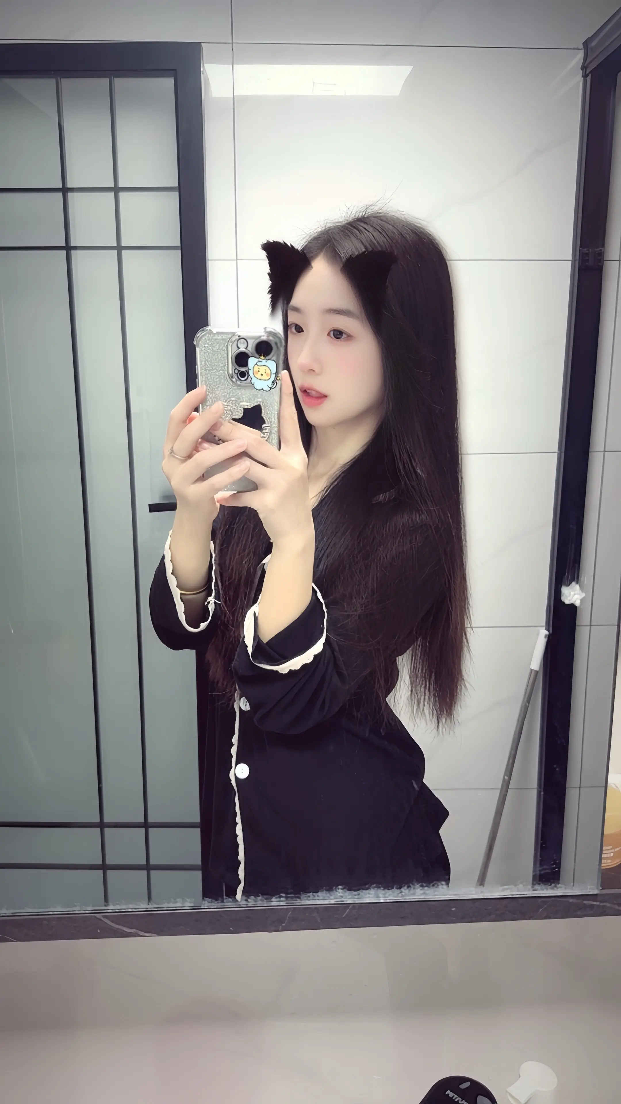 一晃眼已经距离18岁很遥远 27岁 突然很感慨我莽撞热烈的青春也开始倒计时了