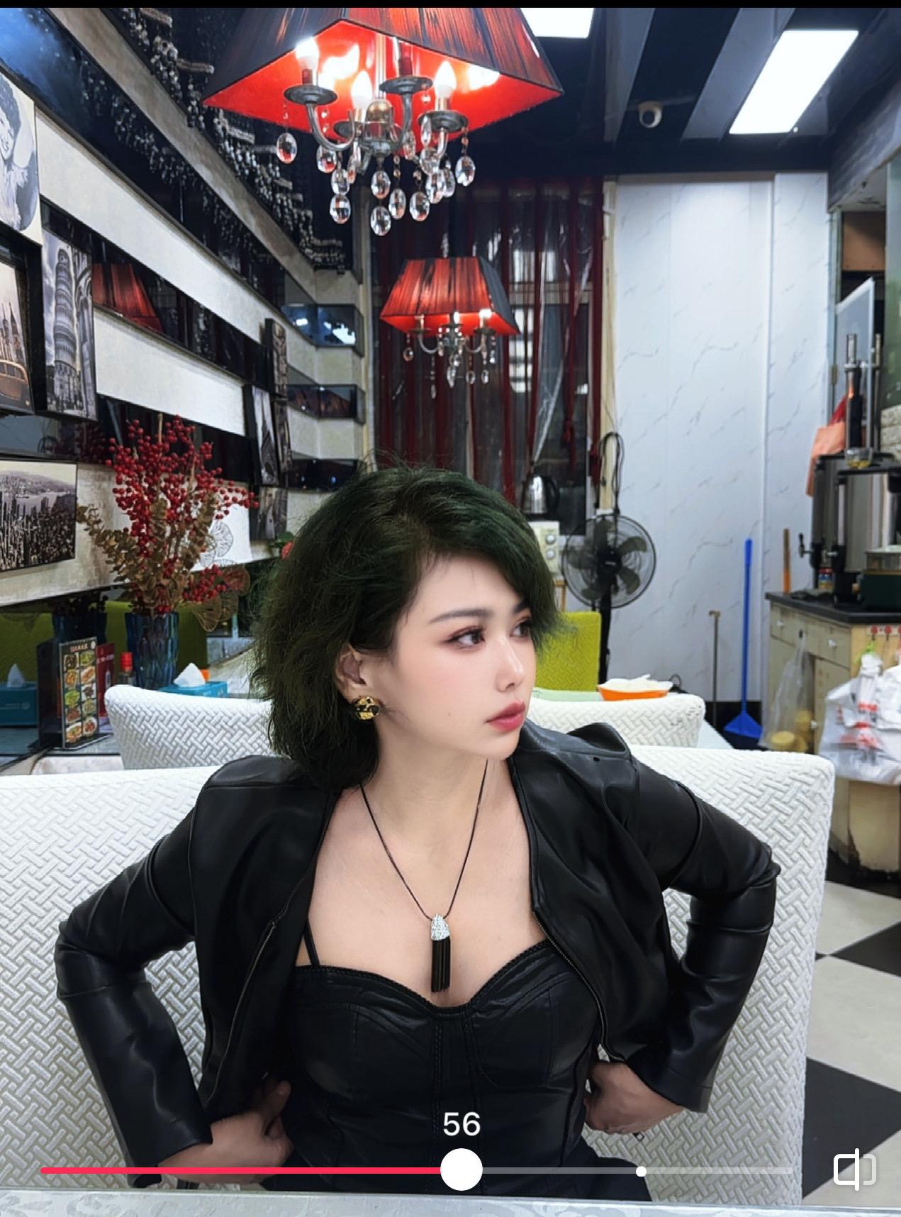 没人能拒绝姐姐风 御姐发型造型 黑色系室内 今天做御姐 没有人能拒绝姐姐风