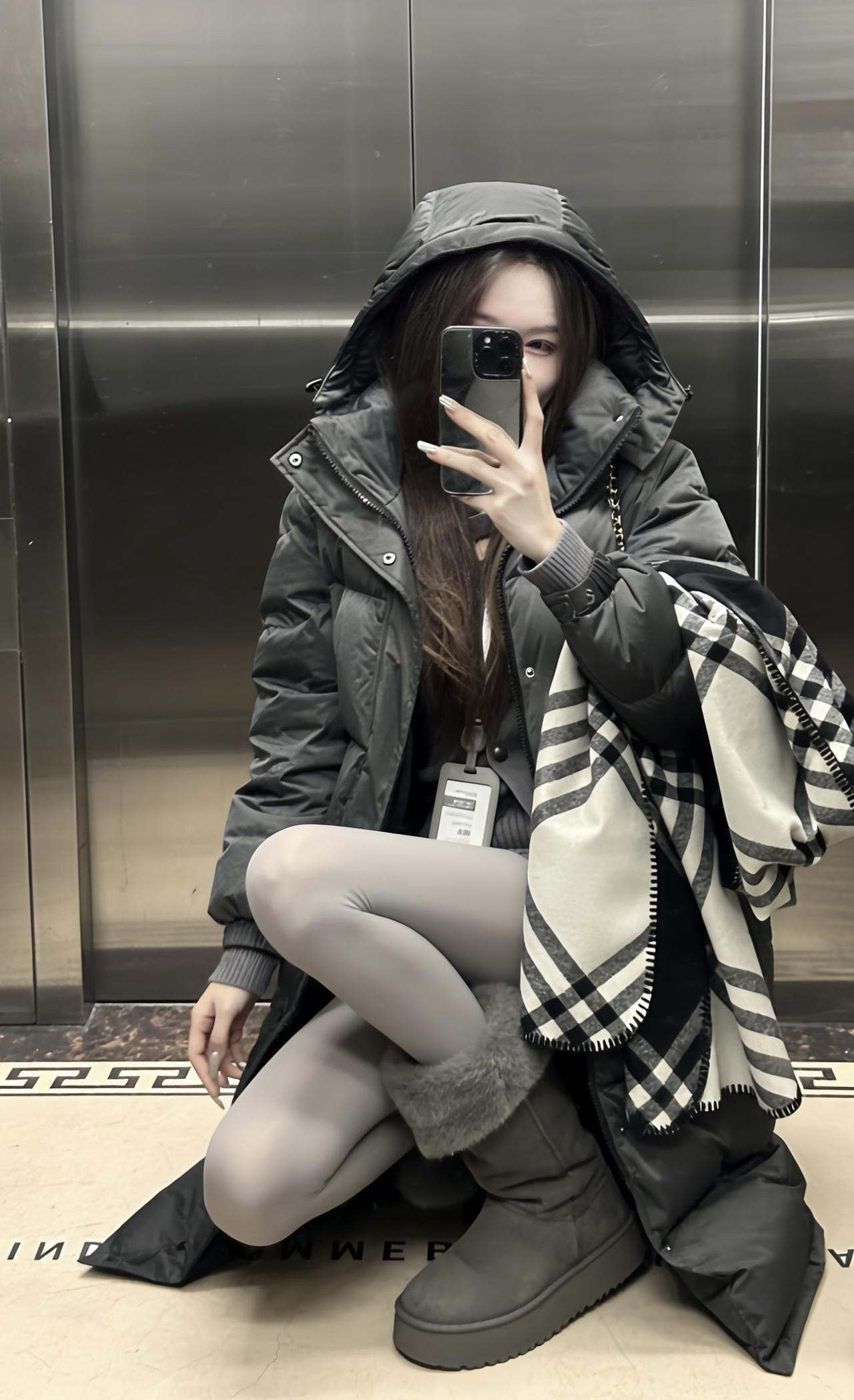 今日穿搭推荐属于冬日休闲混搭风，核心是保暖与时尚的结合，各单品搭配逻辑清晰：
